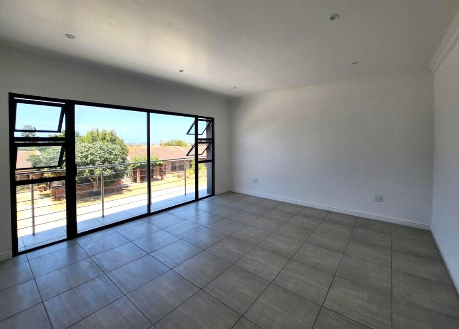 5 Bedroom Property for Sale in Wavecrest Eastern Cape